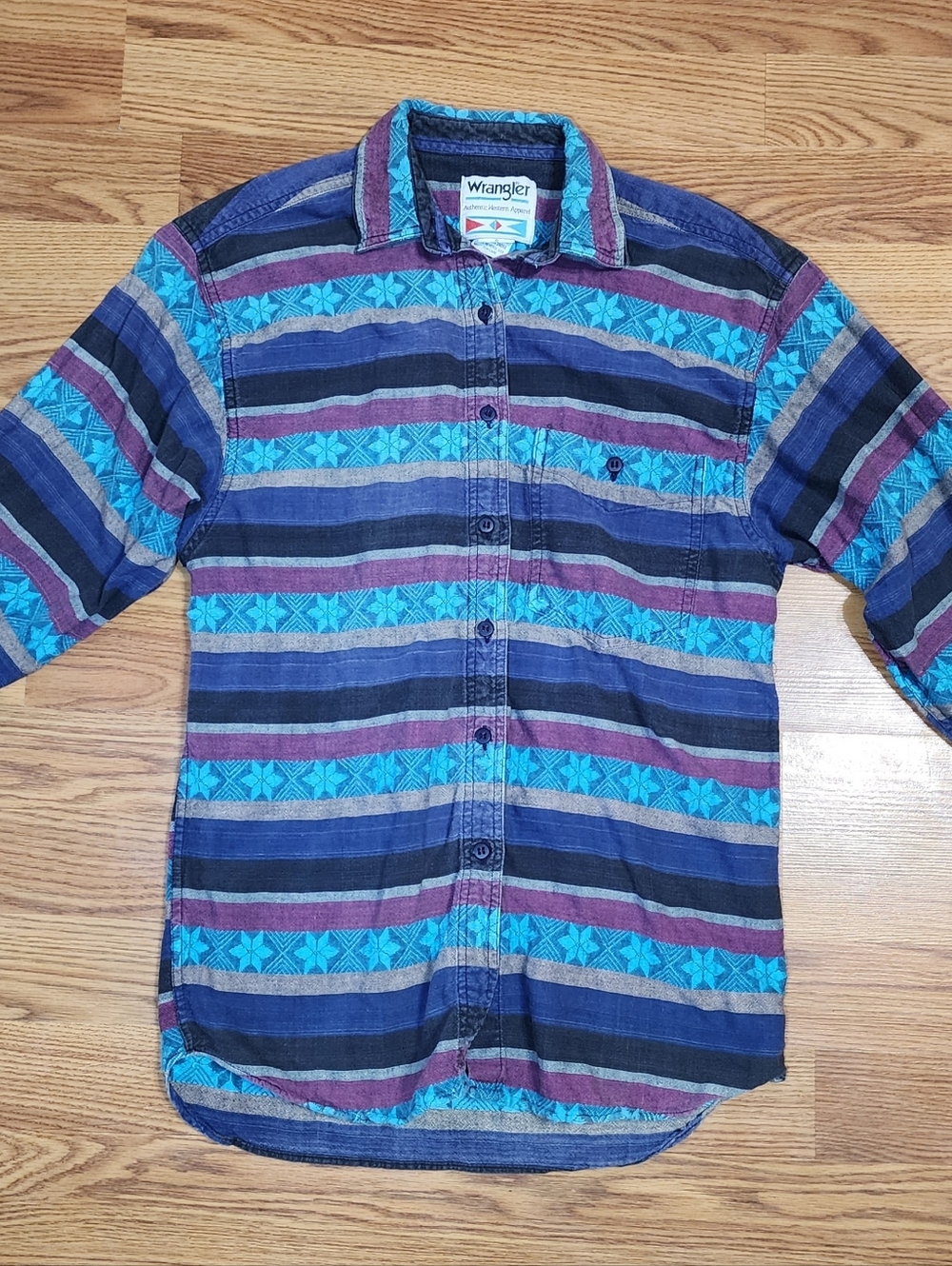 Rare Vintage WRANGLER Authentic Western Apparel Southwestern Aztec Shirt 90s S